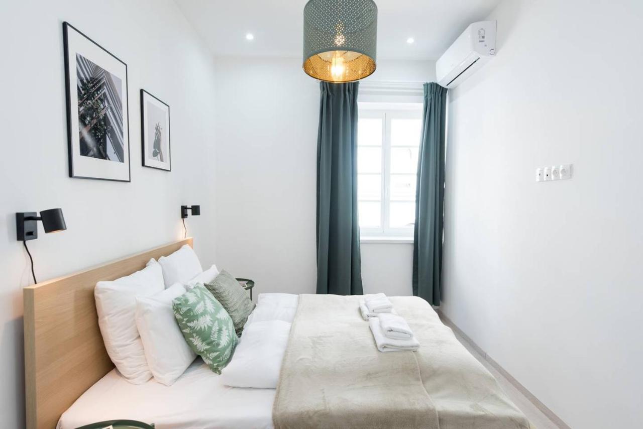Trendy Central Apartment At Castle Budapest Bagian luar foto