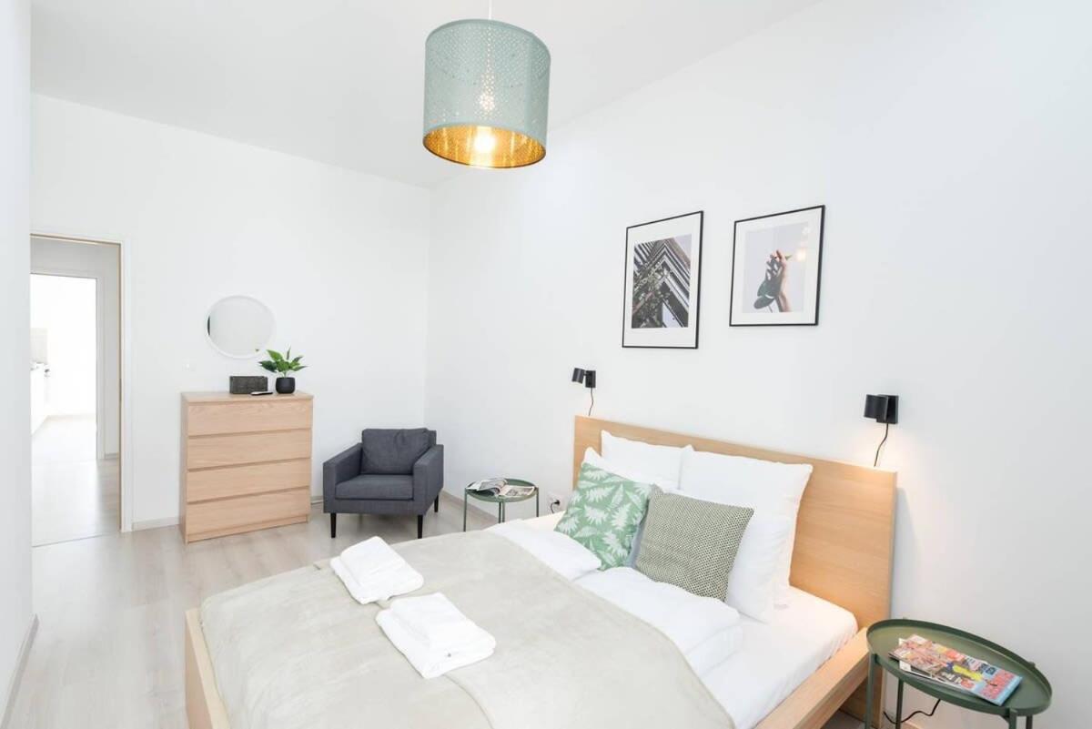Trendy Central Apartment At Castle Budapest Bagian luar foto