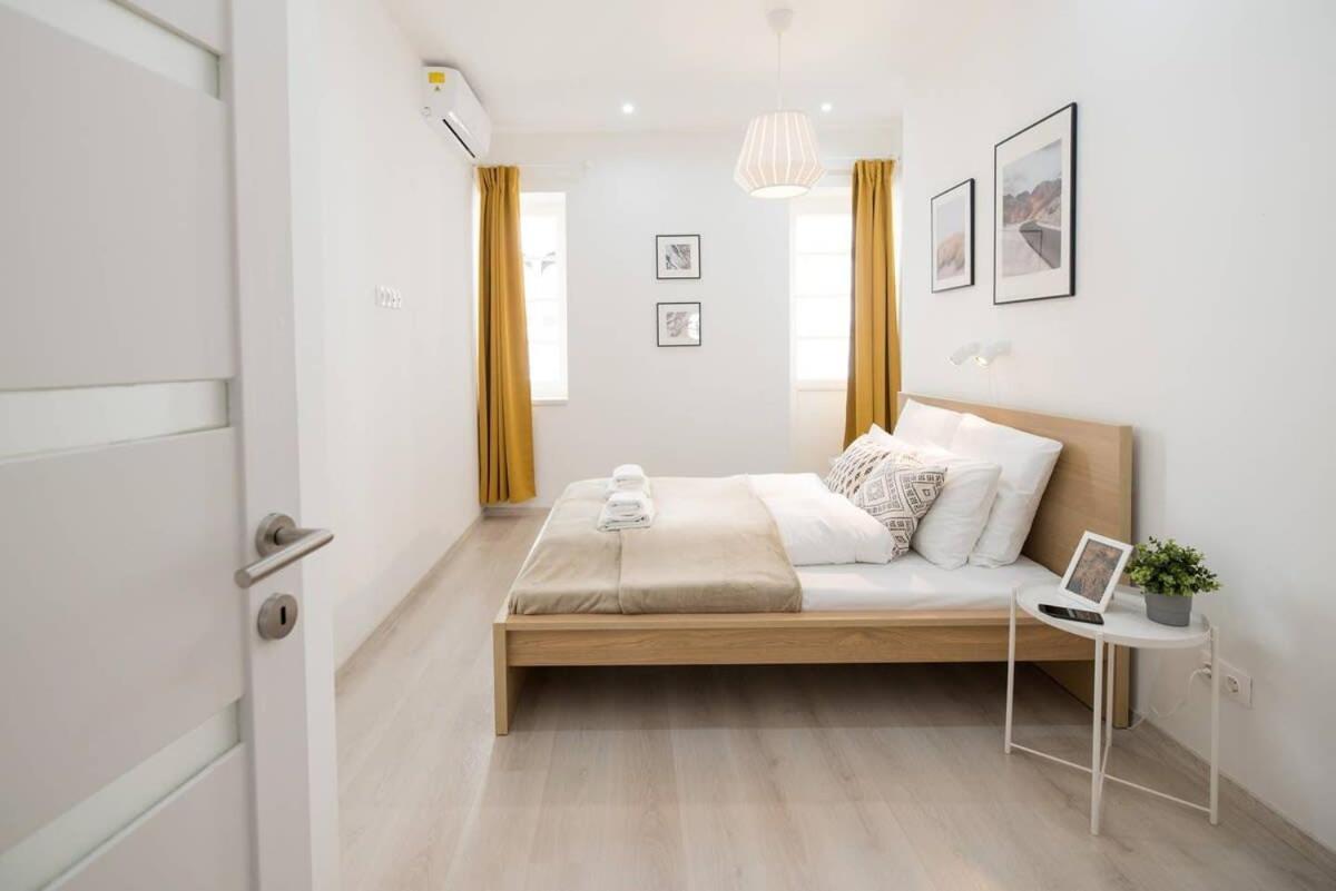 Trendy Central Apartment At Castle Budapest Bagian luar foto