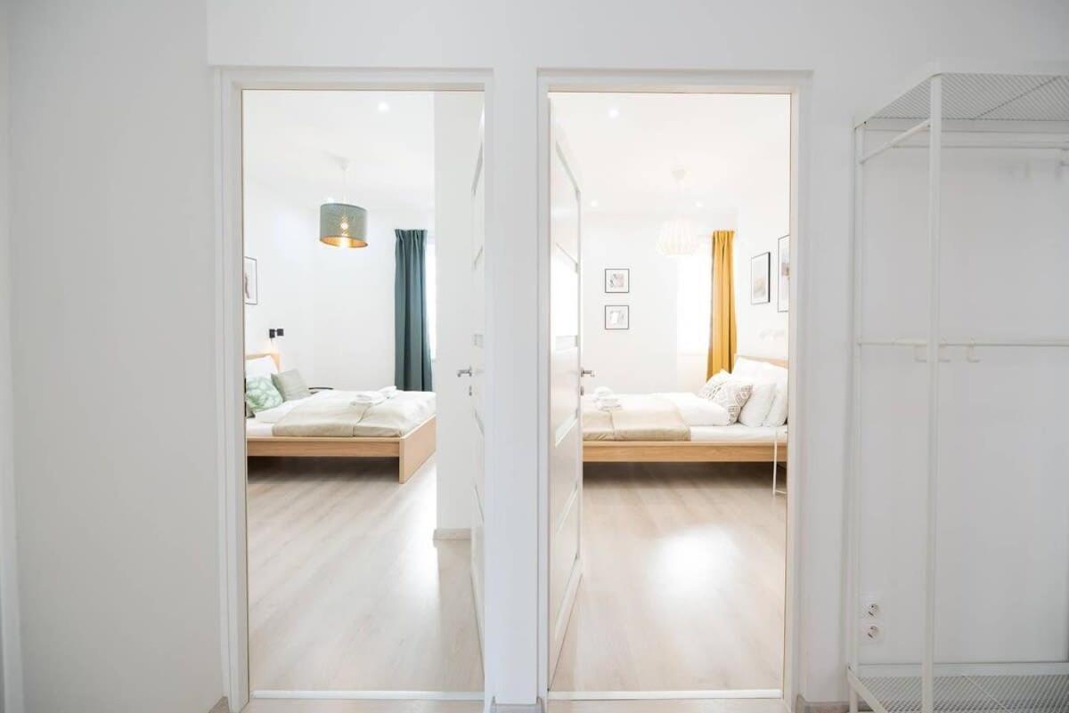 Trendy Central Apartment At Castle Budapest Bagian luar foto