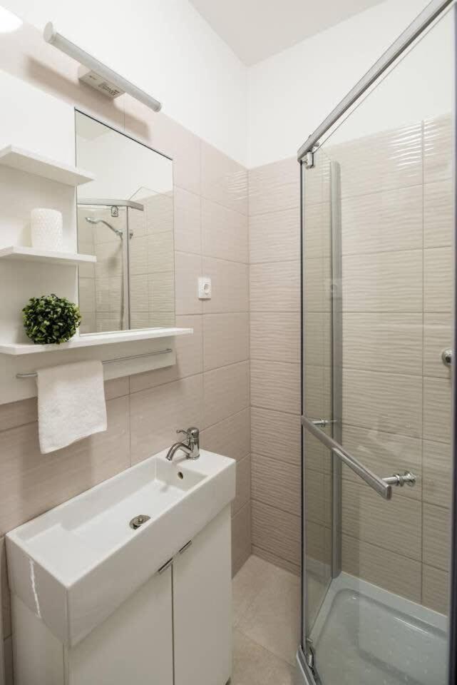 Trendy Central Apartment At Castle Budapest Bagian luar foto