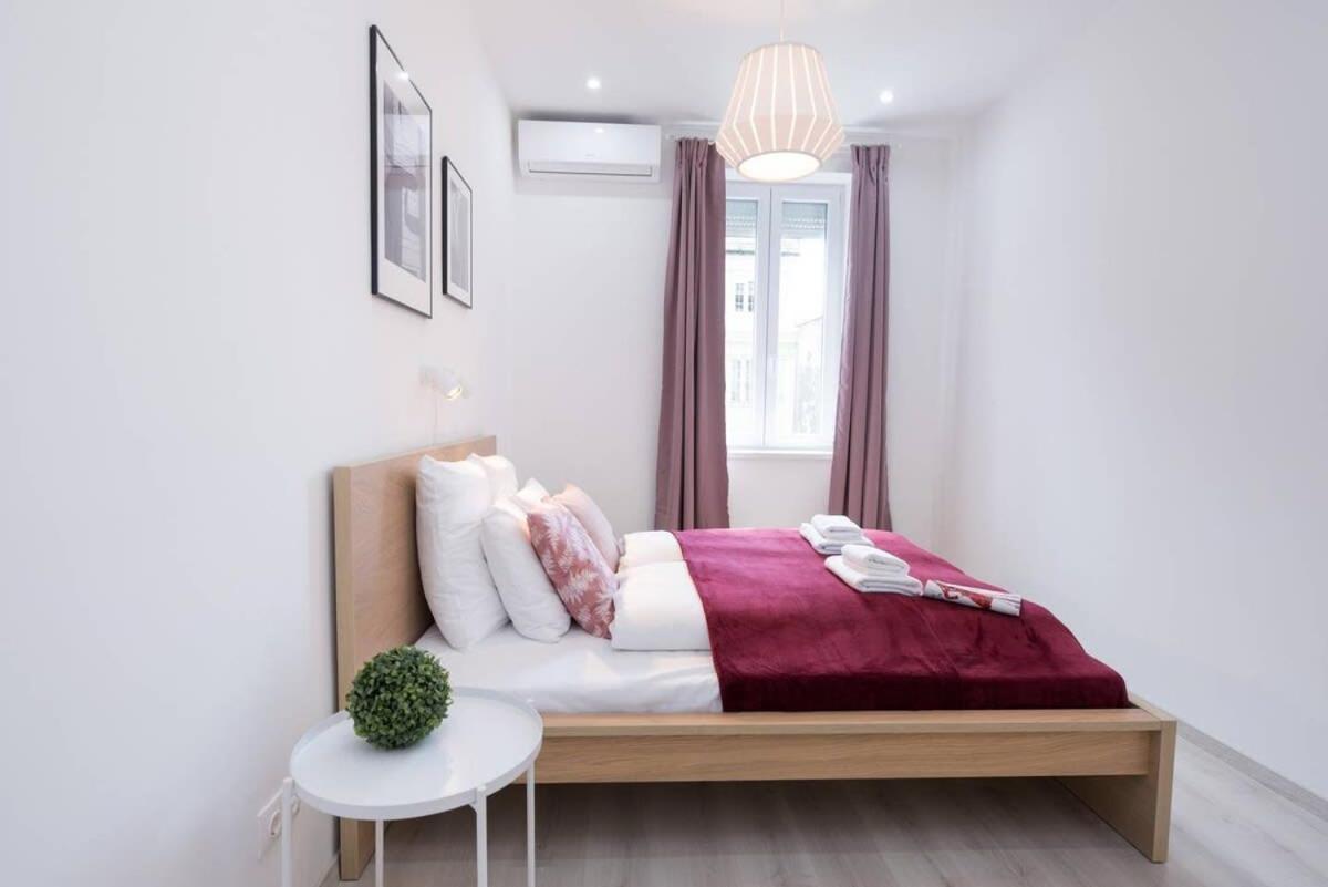 Trendy Central Apartment At Castle Budapest Bagian luar foto