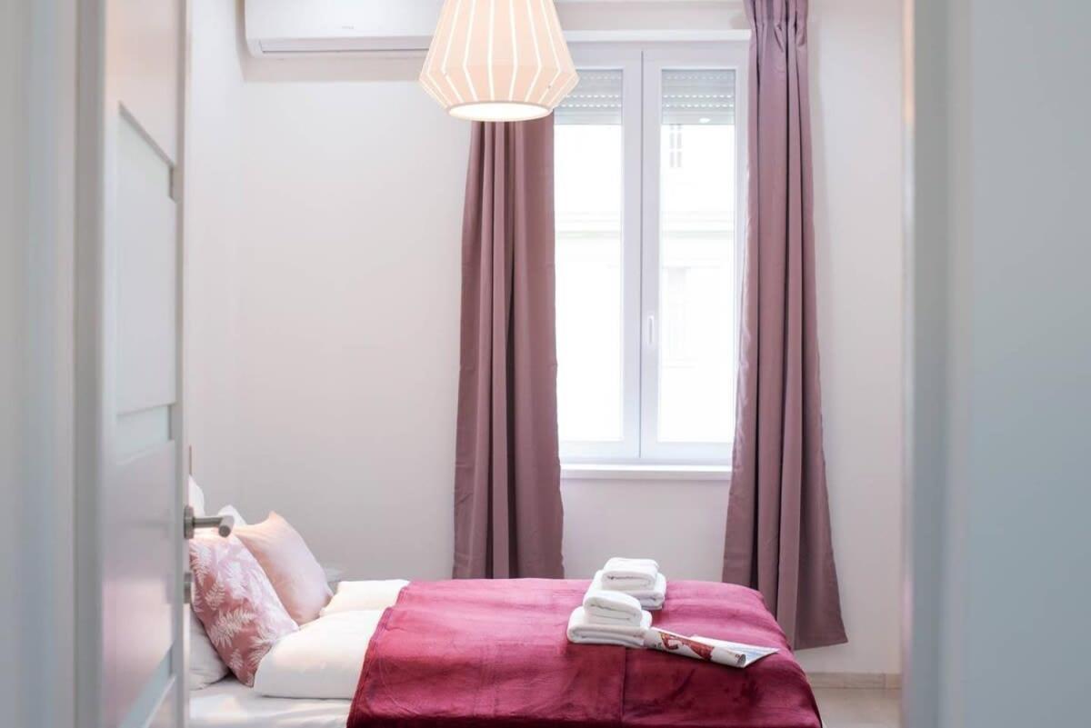 Trendy Central Apartment At Castle Budapest Bagian luar foto