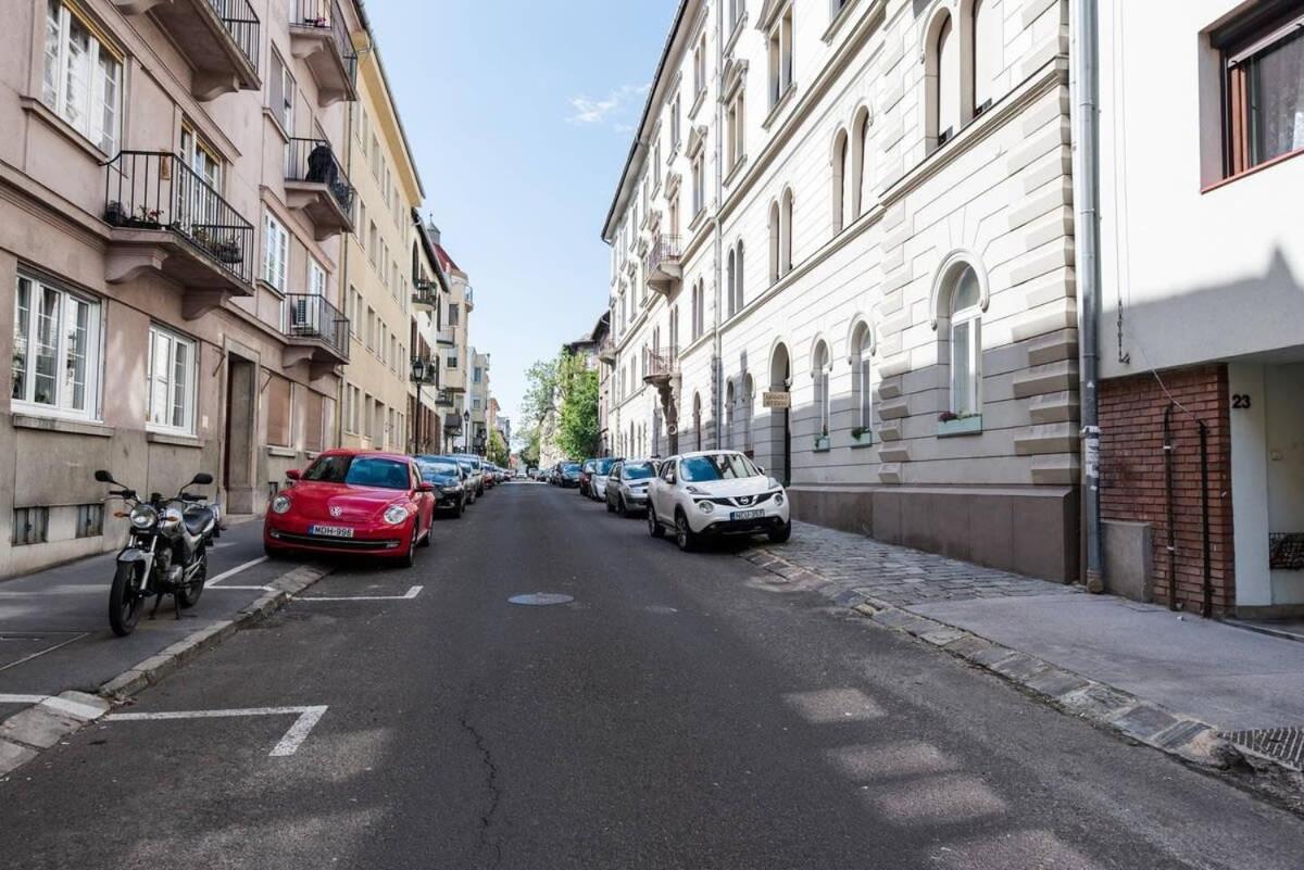 Trendy Central Apartment At Castle Budapest Bagian luar foto