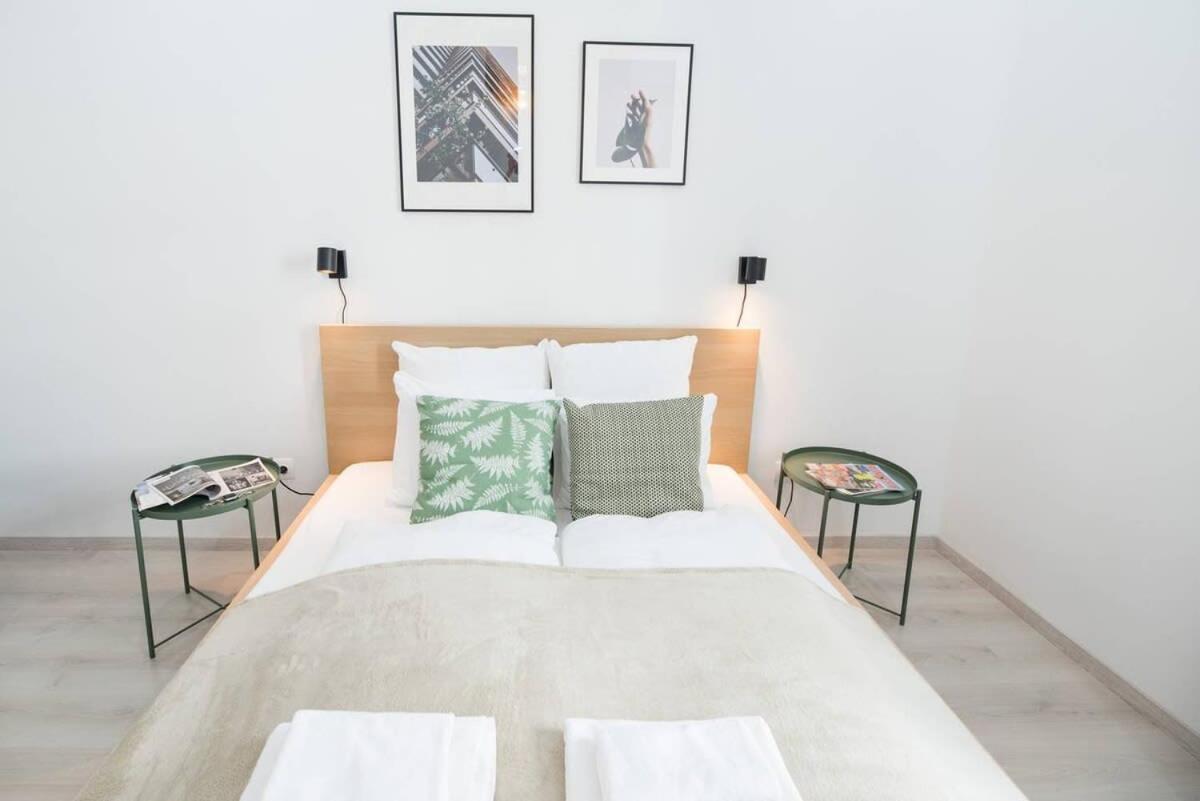 Trendy Central Apartment At Castle Budapest Bagian luar foto