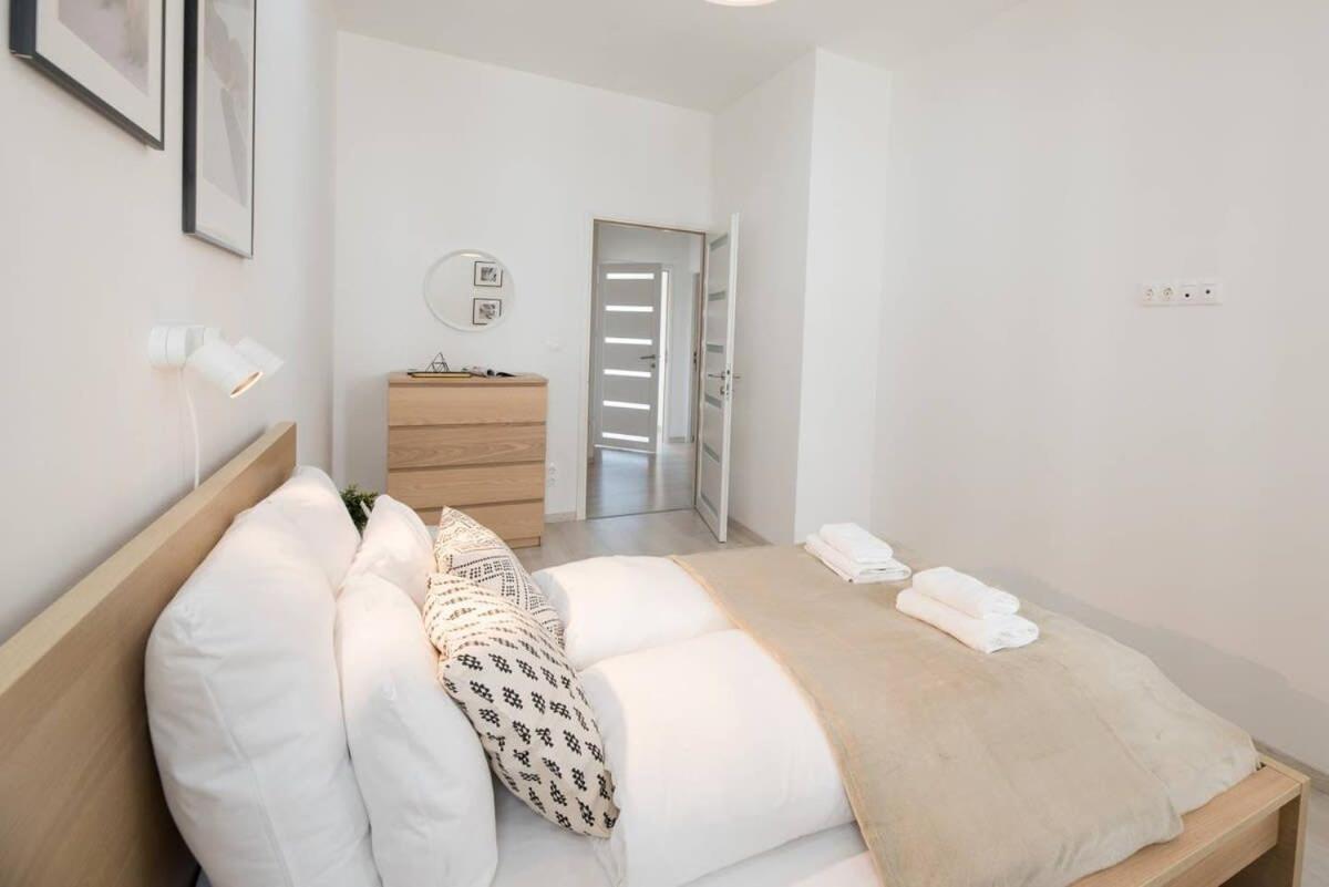 Trendy Central Apartment At Castle Budapest Bagian luar foto