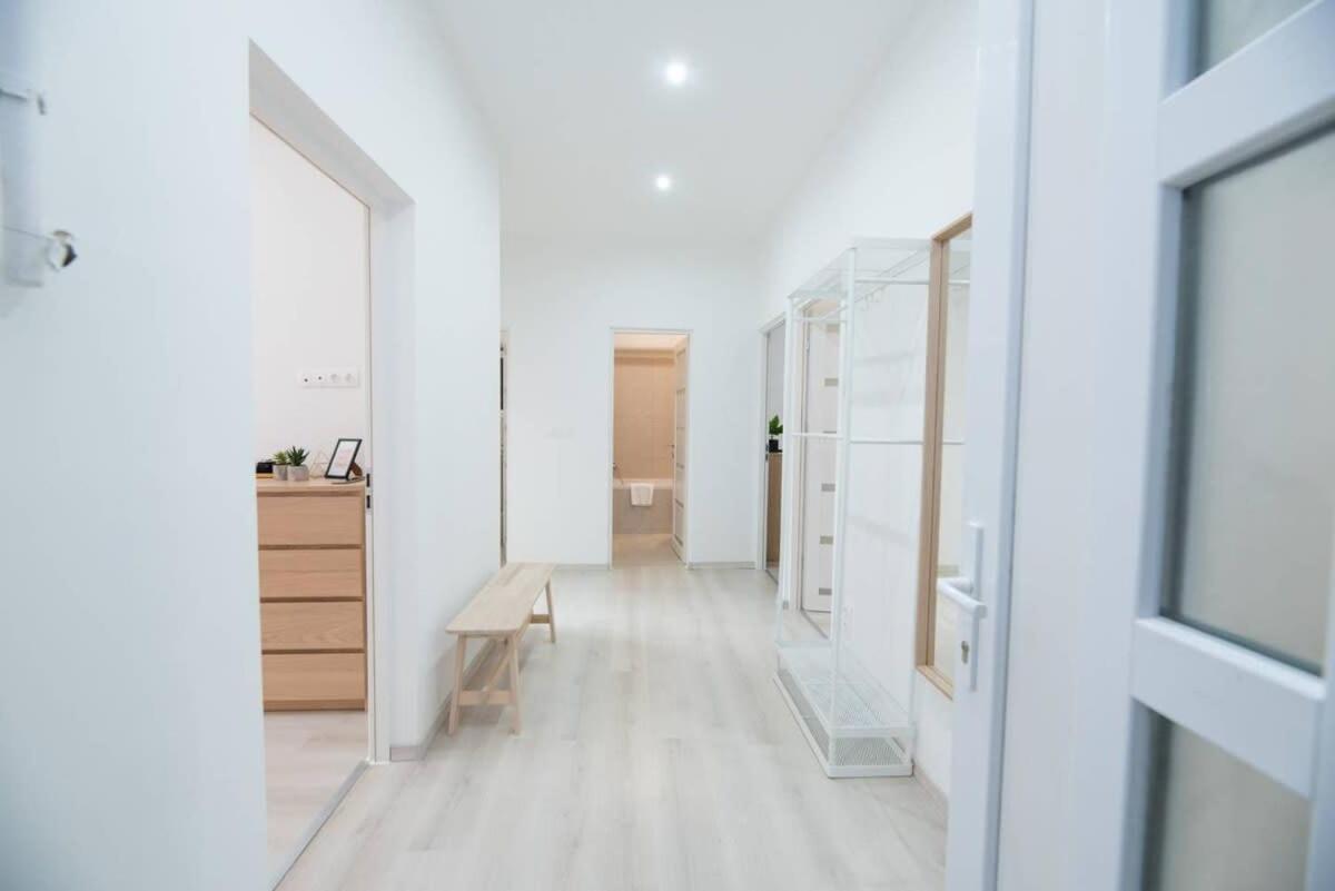 Trendy Central Apartment At Castle Budapest Bagian luar foto