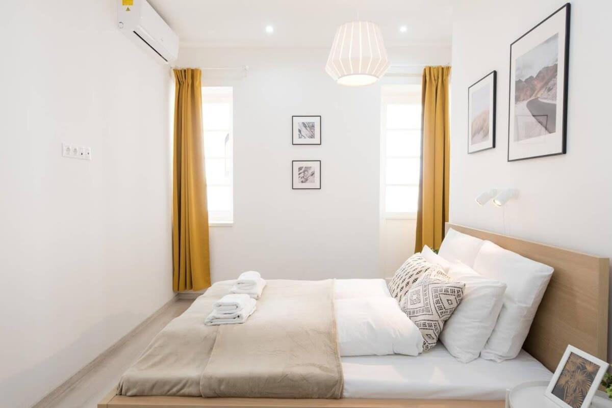 Trendy Central Apartment At Castle Budapest Bagian luar foto